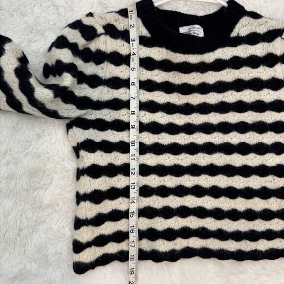 & OTHER STORIES Scalloped Crochet Merino Jumper - Picture 9 of 12